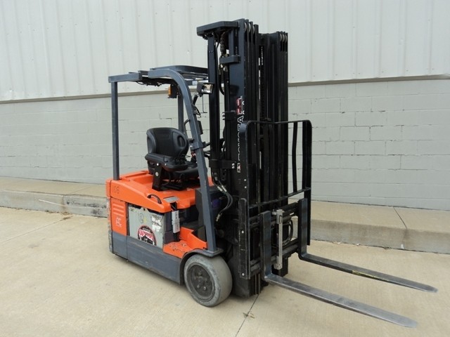 toyota 3 wheel electric forklift #2