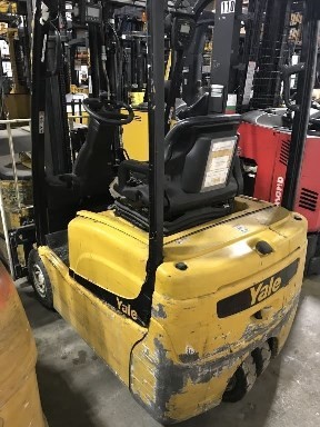 Yale ERP030VT electric 3 wheel sit down rider 3000lb narrow aisle warehouse forklift
