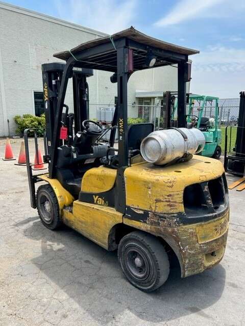 Yale GLP060MX propane fuel 6000lb pneumatic tire outdoor forklift