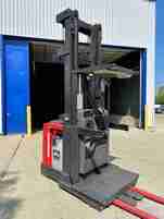 Raymond 540OPC30TT electric narrow aisle 3000lb stand up rider order picker forklift