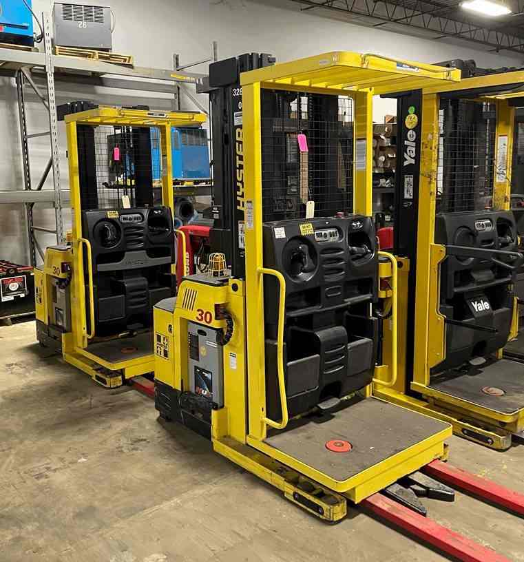Hyster R30XMS electric narrow aisle 3000lb stand up rider order picker forklifts