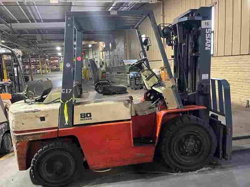 Nissan BF03A35V 8,000lbs pneumatic tires, propane fuel, outdoor 4 ton forklift