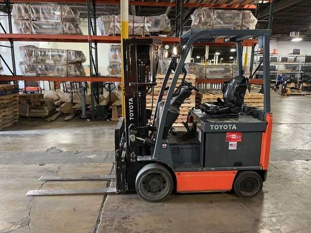 2017 Toyota 8FBCU25 4 wheel 5000lb electric sit down rider warehouse forklifts with quad masts