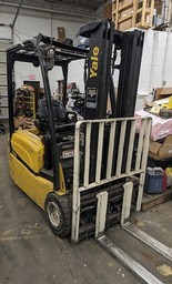 YALE ERP040 narrow aisle electric 4000lb 3 wheel sit down rider warehouse forklift