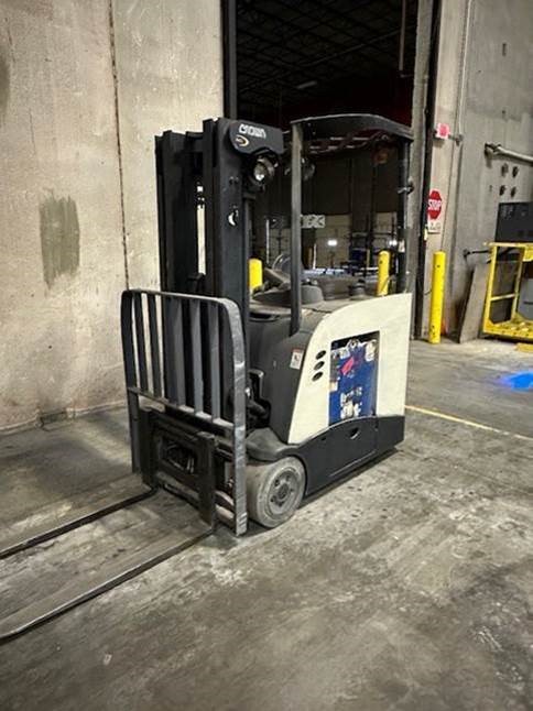 Crown RC5545-40 electric stand up rider end control counterbalanced 4000lb warehouse forklifts